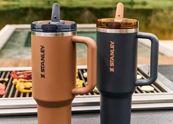 Novos modelos de garrafas e copos Stanley na Black Friday da Amazon; confira as oportunidades