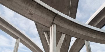 Resíduos de lítio fortalecem concreto e reduzem impacto ambiental