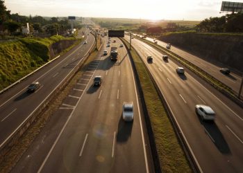 Apenas 47% das estradas brasileiras têm 4G; Anatel quer ampliar cobertura