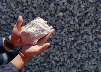 Nova técnica barateia recuperação de lítio de baterias usadas