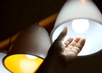 Ficou no escuro? Saiba como pedir ressarcimento por queda de energia