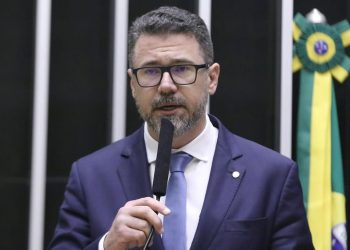 Deputado cria PL para liberar armas de fogo a profissionais de TI e segurança