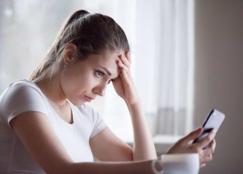 Violência digital atinge 1 em cada 10 brasileiras, diz pesquisa