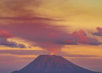 Este vulcão está expelindo lava há quase 2 mil anos