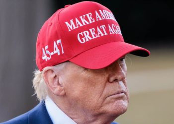 Após veto da Suprema Corte, Trump quer elevar tarifas globais de importação a 15%