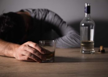Álcool ajuda a dormir, mas prejudica qualidade do sono, revela estudo