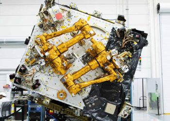 EUA testam robô inédito para consertar e reabastecer satélites em órbita
