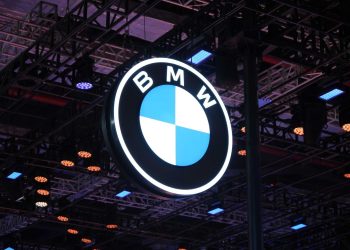 Mistral firma parcerias com Airbus e BMW para expandir IA na manufatura