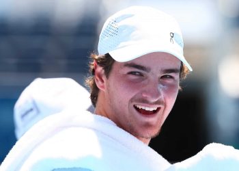 João Fonseca em Roland Garros: onde acompanhar o duelo do brasileiro contra Casper Rudd