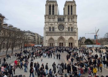 Notre Dame revela tesouros arqueológicos de 1,7 mil anos em escavação histórica