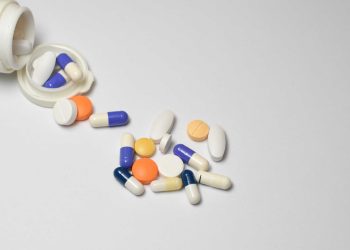 Anvisa faz alerta urgente e manda recolher antibióticos no Brasil