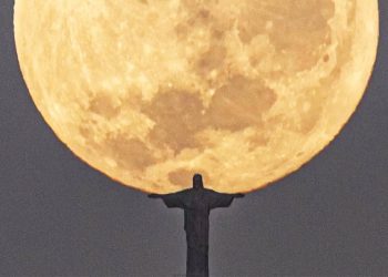 Hoje tem “Lua de Morango” – entenda o motivo do nome