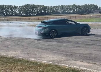 BYD cria carro que faz drift sozinho; motorista só desenha o percurso