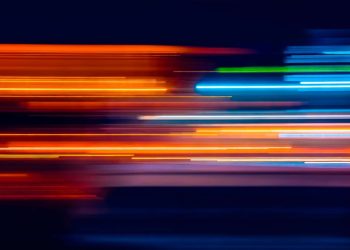Energia parece viajar mais rápido que a luz sem quebrar leis da física