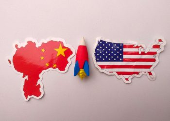 VÍDEO: China faz pouso inédito de foguete reutilizável em terra firme